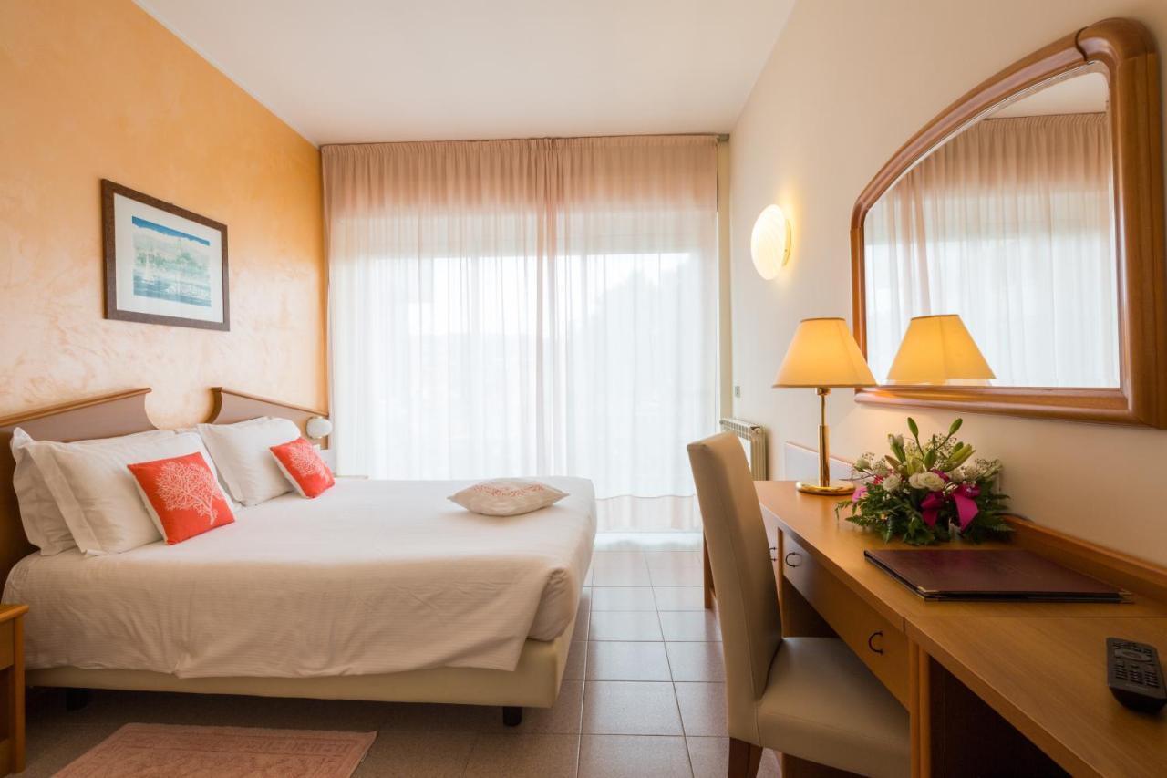 Corallo Wellness Hotel Диано-Марина Экстерьер фото